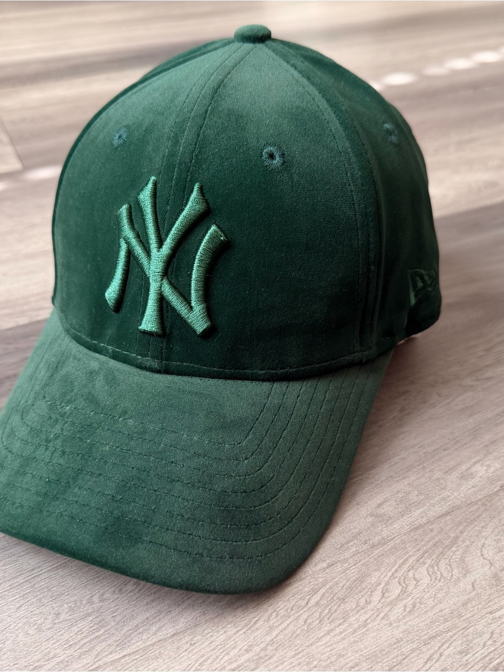 New Era Women's Velour NY Yankees Cap - Emerald Green EU Exclusive